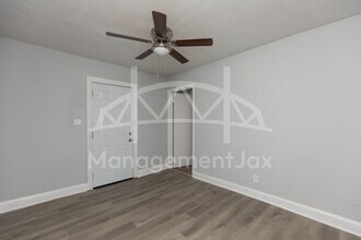 5736 Teeler Ave in Jacksonville, FL - Building Photo - Building Photo