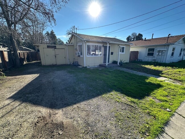 411 W 19th St in Antioch, CA - Building Photo - Building Photo