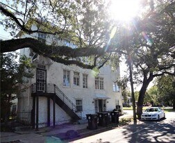 7215 S Claiborne Ave in New Orleans, LA - Building Photo