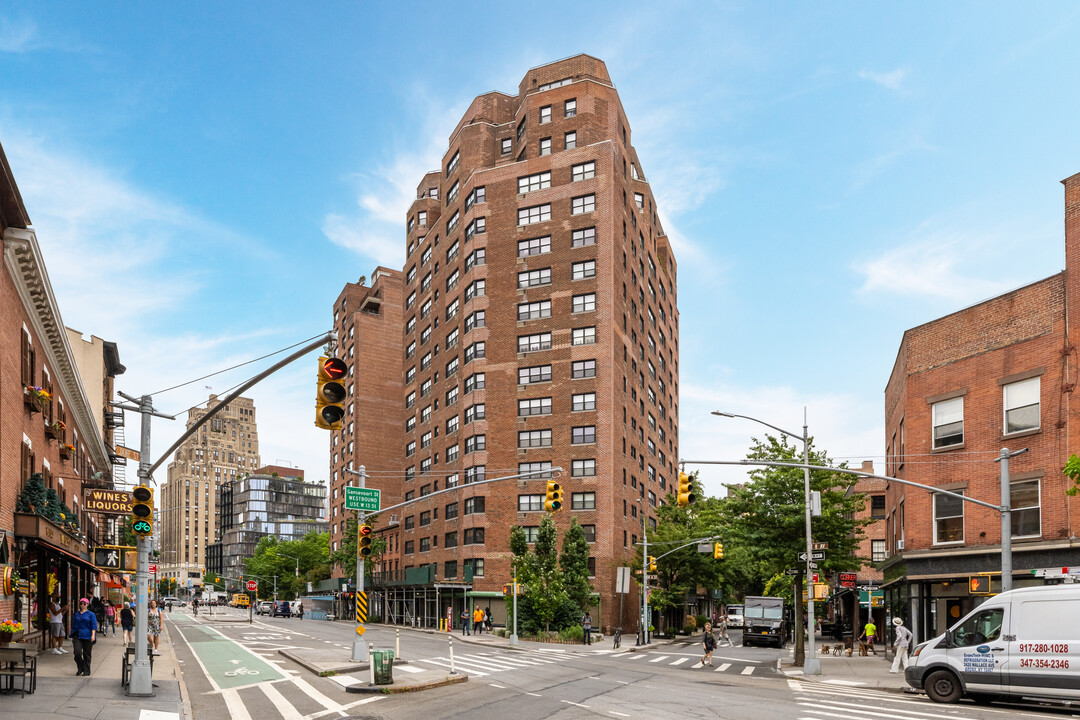 46 Eighth Ave in New York, NY - Foto de edificio