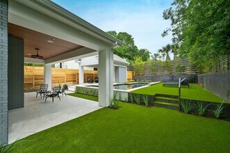 2400 Bridle Path in Austin, TX - Building Photo - Building Photo