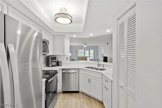 840 Gulf Pavillion Dr in Naples, FL - Building Photo - Building Photo