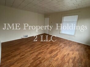 113 W Young St, Unit #1 Main Floor Unit in Clio, MI - Foto de edificio - Building Photo