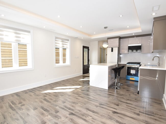 property at 8 Fraserton Cres