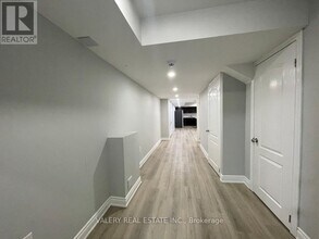 13 Frampton Rd in Brampton, ON - Building Photo - Building Photo