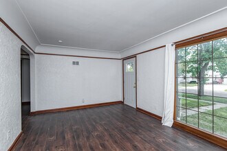 921 11th St SE in Rochester, MN - Building Photo - Building Photo