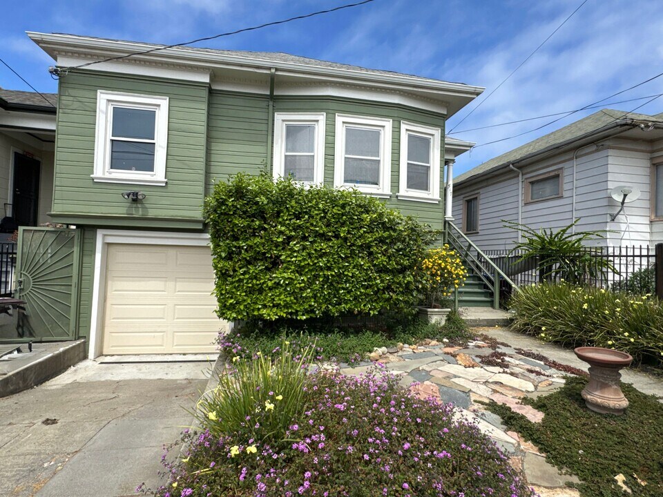 1517 19th Ave in Oakland, CA - Building Photo