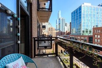 849 N Franklin St in Chicago, IL - Building Photo - Building Photo