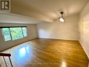 1 Red Maple Ct in Toronto, ON - Building Photo - Building Photo