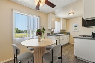 Casa Moreno Apartments in La Puente, CA - Foto de edificio - Building Photo