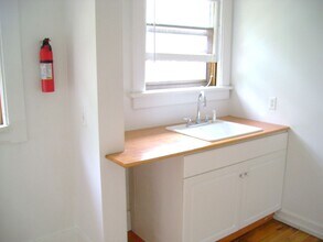 709 Hawthorne St NE in Grand Rapids, MI - Building Photo - Building Photo