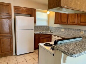 10810 Sugar Hill Dr, Unit B in Houston, TX - Building Photo - Building Photo