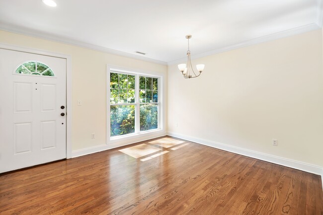 241 Weaver St in Greenwich, CT - Building Photo - Building Photo