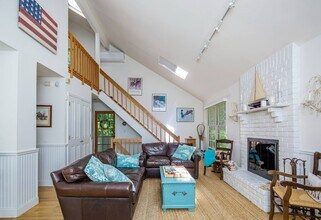 649 Accabonac Rd in East Hampton, NY - Building Photo - Building Photo