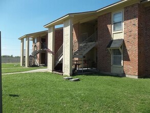 1107 Whitney Pl Dr in Whitney, TX - Foto de edificio - Building Photo
