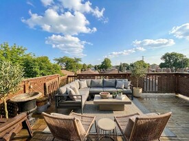 489 Upper Gage Ave in Hamilton, ON - Building Photo