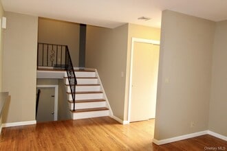 6 Highridge Rd in Harrison, NY - Building Photo - Building Photo