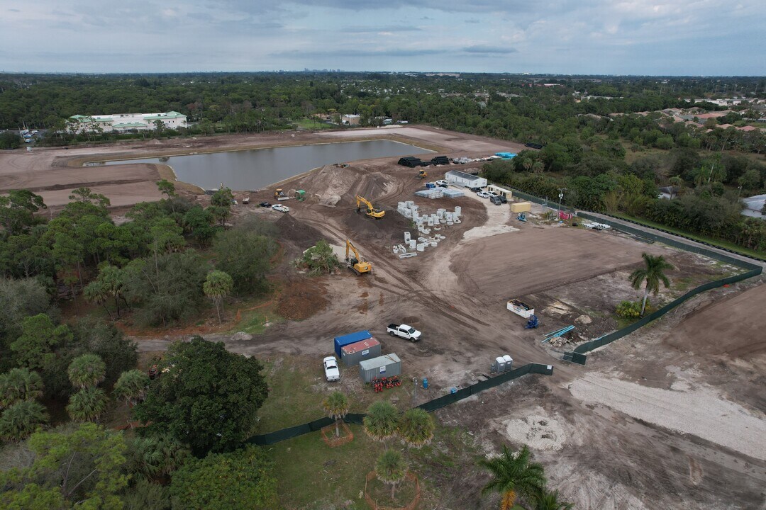 Elan Palm Reserve in Lake Worth, FL - Building Photo