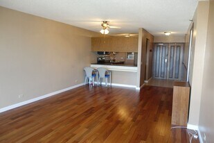 98-501-501 Koauka Loop in Aiea, HI - Building Photo