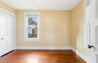 165 SE Clay St in Dallas, OR - Building Photo - Building Photo