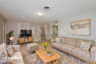 2440 NW 68th Ave in Sunrise, FL - Building Photo - Building Photo
