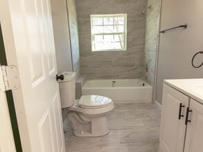 981 W Oak St in Stephenville, TX - Building Photo - Building Photo