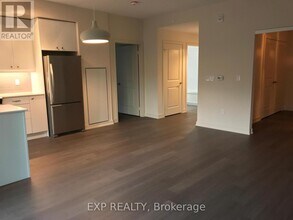 555 William Graham Dr in Aurora, ON - Building Photo - Building Photo