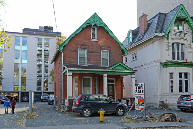 252 Lisgar St in Ottawa, ON - Building Photo - Building Photo