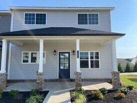 1054 Brownstone Ln in Forest, VA - Building Photo