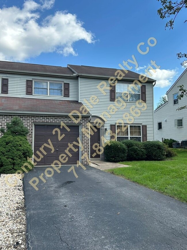 3137 Long Meadow Dr in Dover, PA - Building Photo - Building Photo