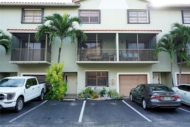 9872 Hammocks Blvd in Miami, FL - Foto de edificio - Building Photo