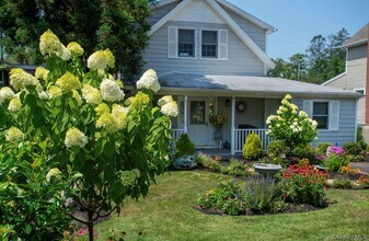 35 Prospect Rd in Centerport, NY - Building Photo - Building Photo