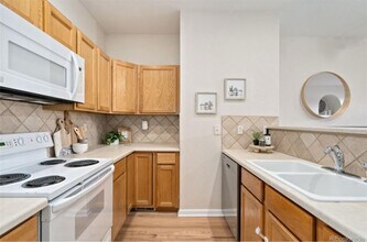 2715 W Greens Dr in Littleton, CO - Building Photo - Building Photo