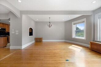 1011 Beacon St in Brookline, MA - Building Photo - Building Photo