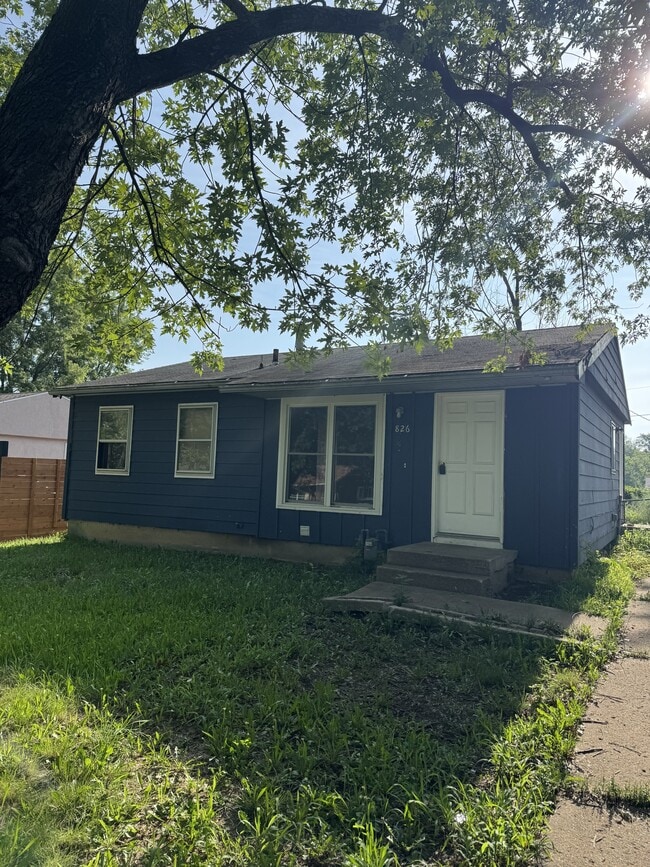 property at 826 SE Eastgate Dr