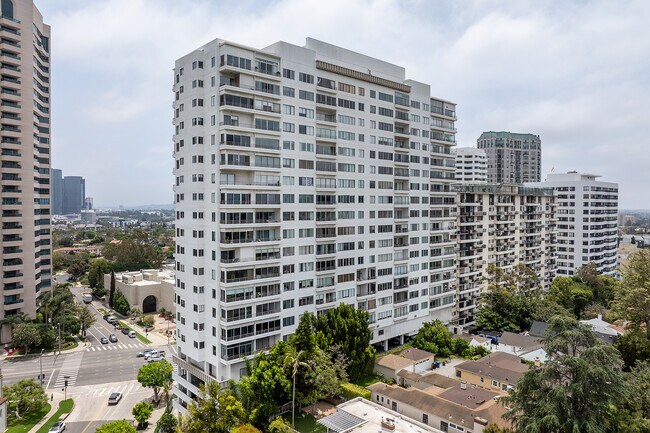 Wilshire Regent Condos in Los Angeles, CA - Building Photo - Building Photo