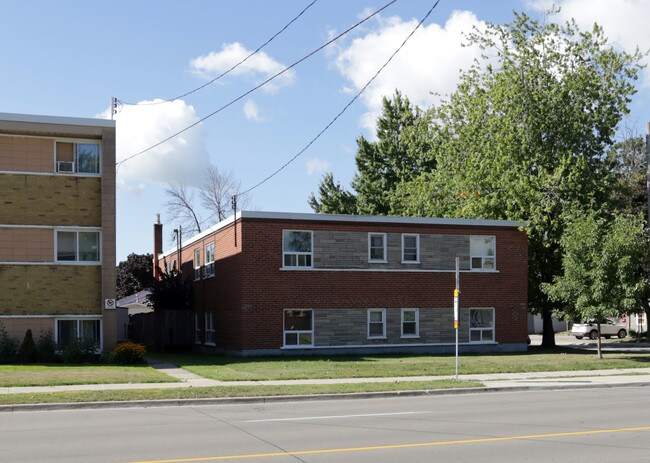 1282 Fennell Ave E in Hamilton, ON - Building Photo - Primary Photo