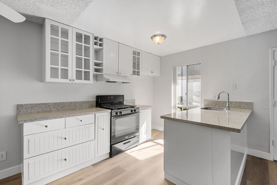 2867 Fairview St in Santa Ana, CA - Building Photo