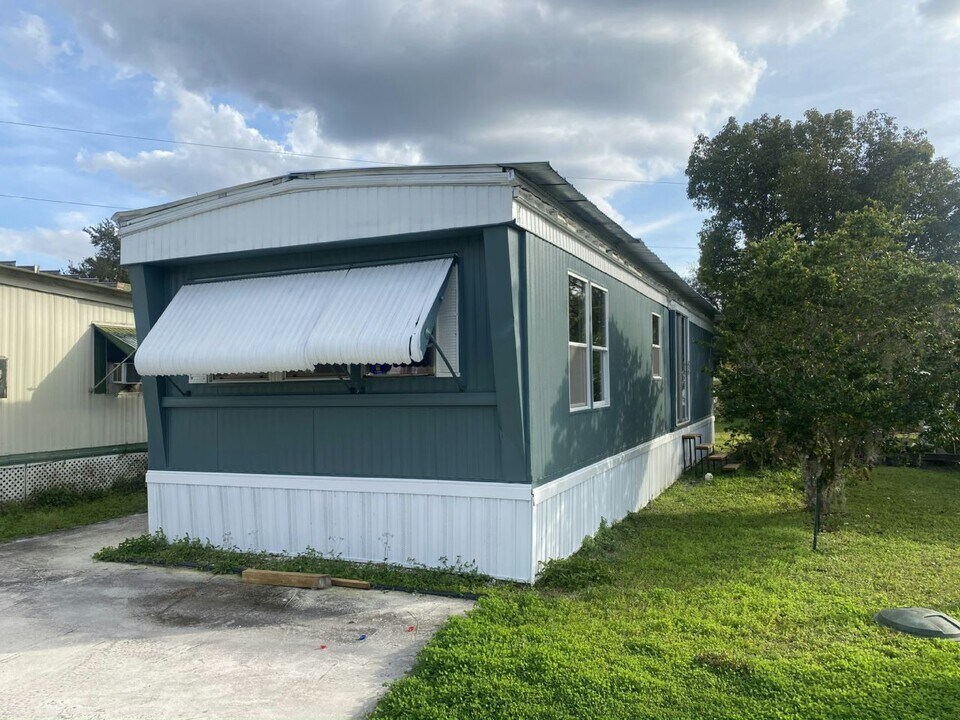 1250 Lakeview Dr in DeLand, FL - Building Photo