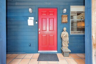 3914 Ella Blvd in Houston, TX - Building Photo - Building Photo