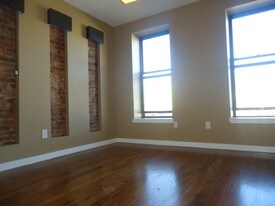 AMAZING 3BR /1BATH HUGE SPACE IN TOP LOCATION Apartments