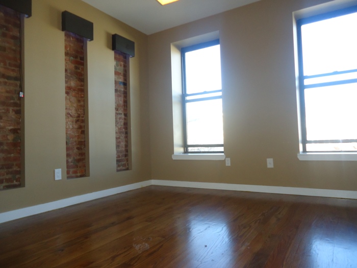 AMAZING 3BR /1BATH HUGE SPACE IN TOP LOCATION in Brooklyn, NY - Foto de edificio