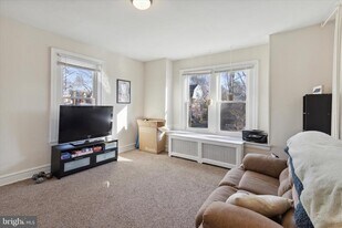 118 Walnut Ave in Ardmore, PA - Building Photo