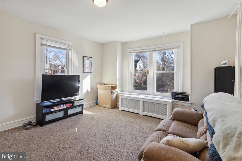 118 Walnut Ave in Ardmore, PA - Building Photo