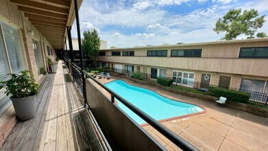 3809 N Braeswood Blvd in Houston, TX - Building Photo - Building Photo