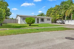 4900 SW 106th Ave in Miami, FL - Building Photo