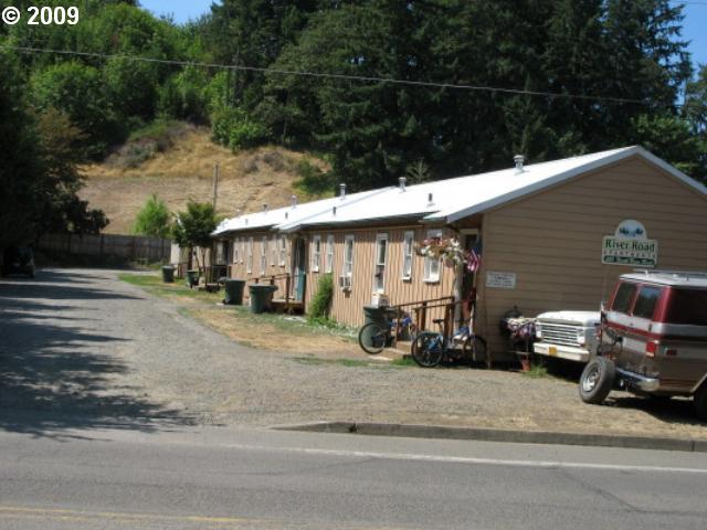 River Road Apartments in Cottage Grove, OR - Building Photo