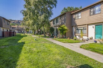 2812 W 7th St in The Dalles, OR - Building Photo - Building Photo