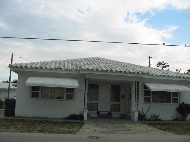 1708 Hayes St in Hollywood, FL - Building Photo - Building Photo