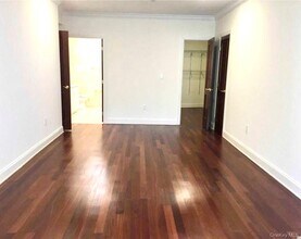 171 Great Neck Rd in North Hempstead, NY - Building Photo - Building Photo